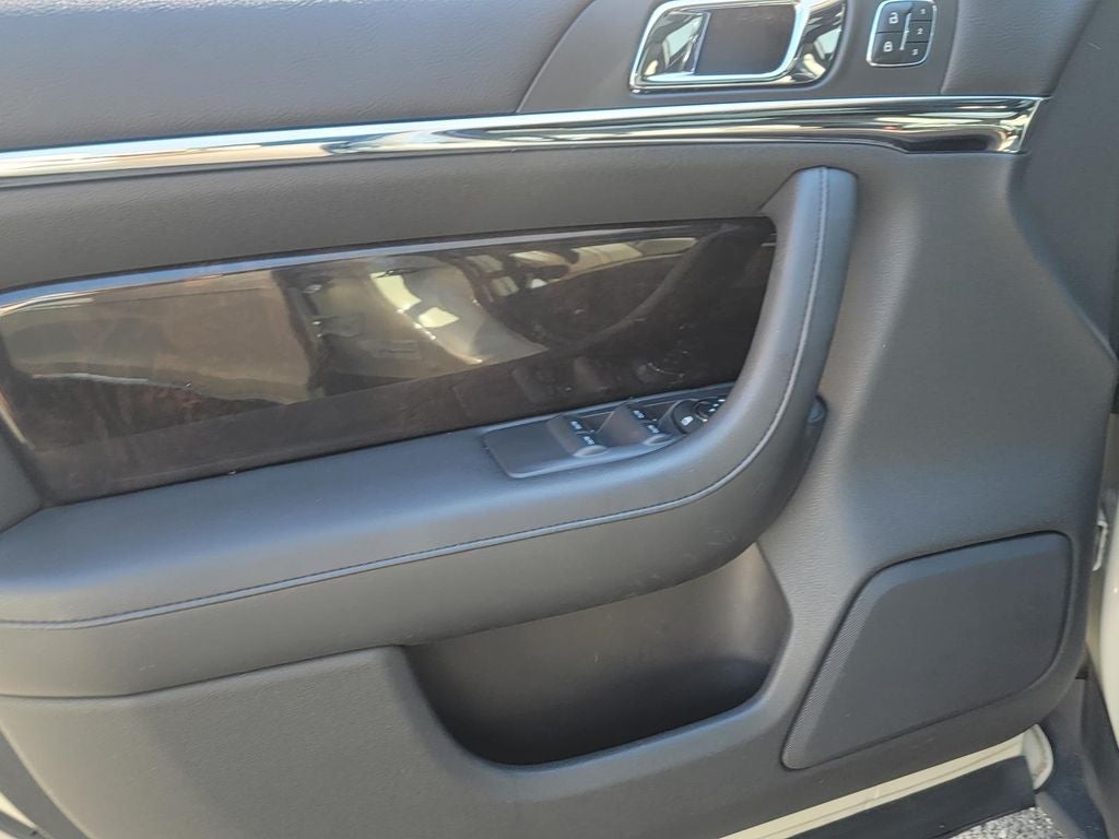 2016 Lincoln MKS Base