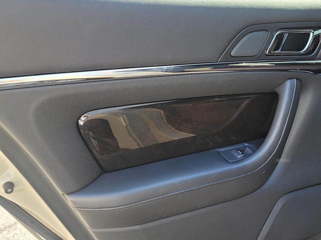 2016 Lincoln MKS Base