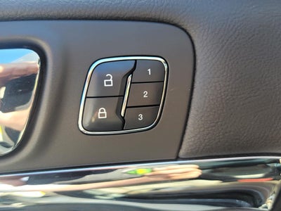 2016 Lincoln MKS Base