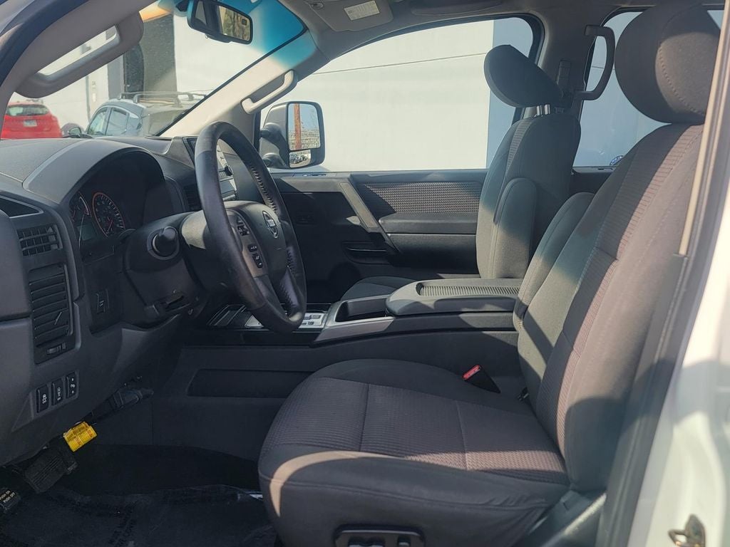 2014 Nissan Titan SV