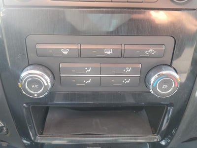 2014 Nissan Titan SV