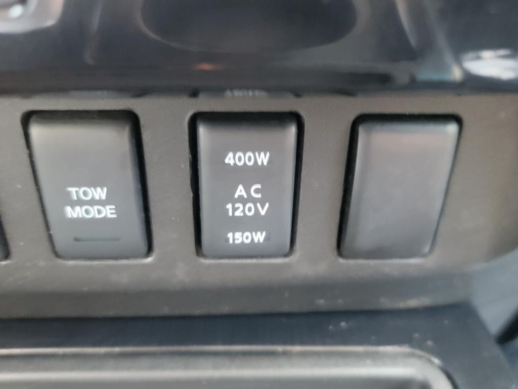 2014 Nissan Titan SV