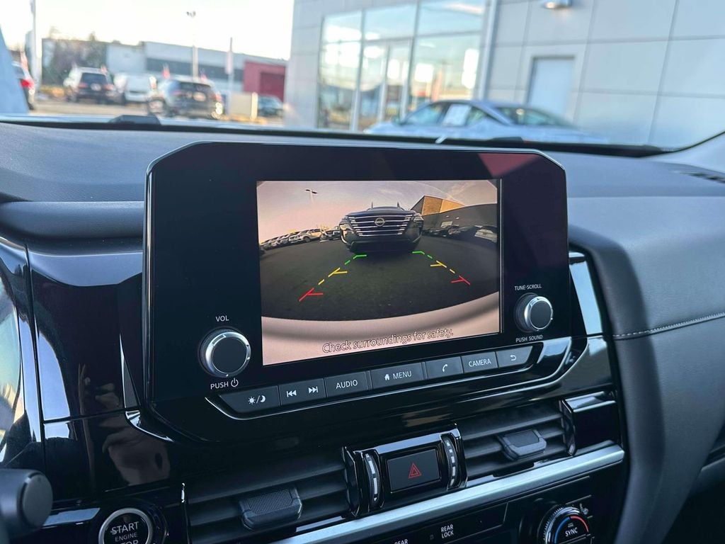 2024 Nissan Pathfinder SV