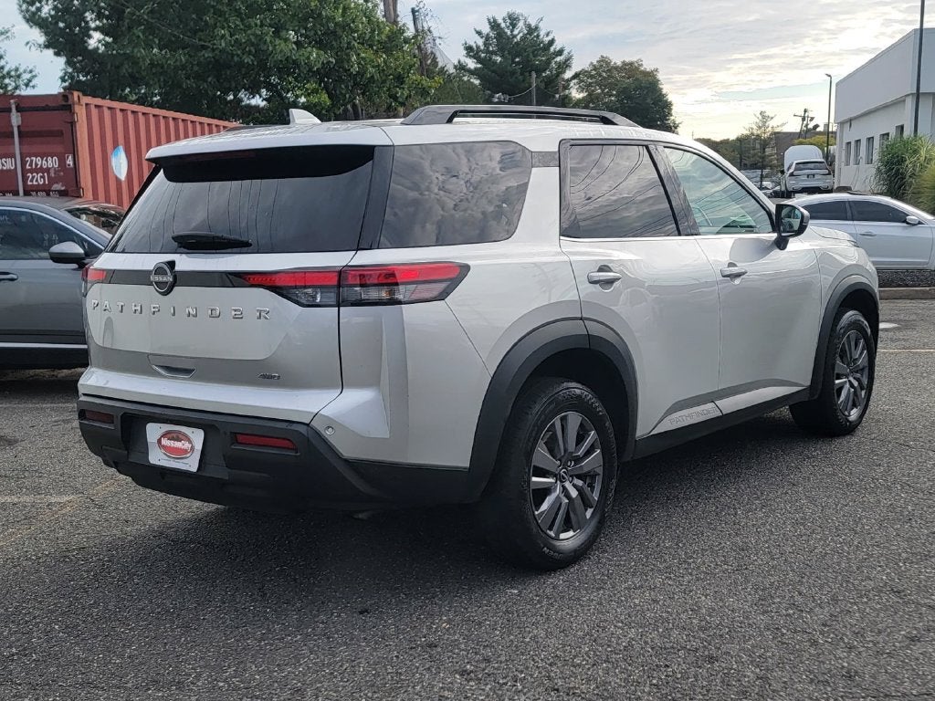 2025 Nissan Pathfinder SV