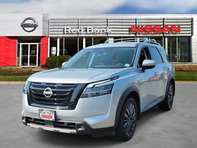 2023 Nissan Pathfinder SL
