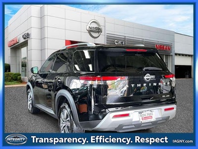 2025 Nissan Pathfinder SL