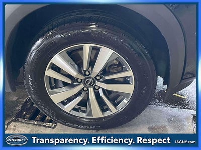 2025 Nissan Pathfinder SL