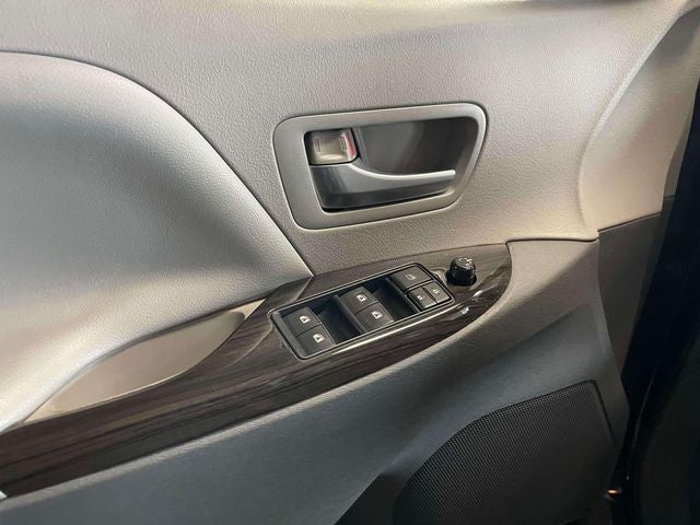 2015 Toyota Sienna XLE 7 Passenger