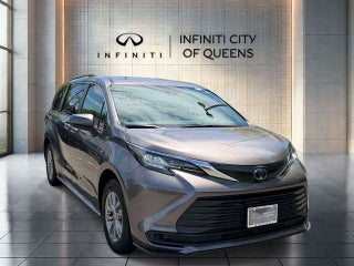 2022 Toyota Sienna LE 8 Passenger