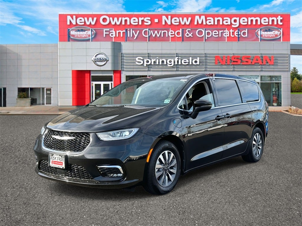 2023 Chrysler Pacifica Hybrid Touring L