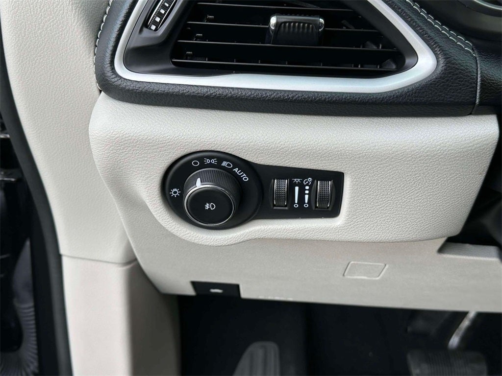 2023 Chrysler Pacifica Hybrid Touring L