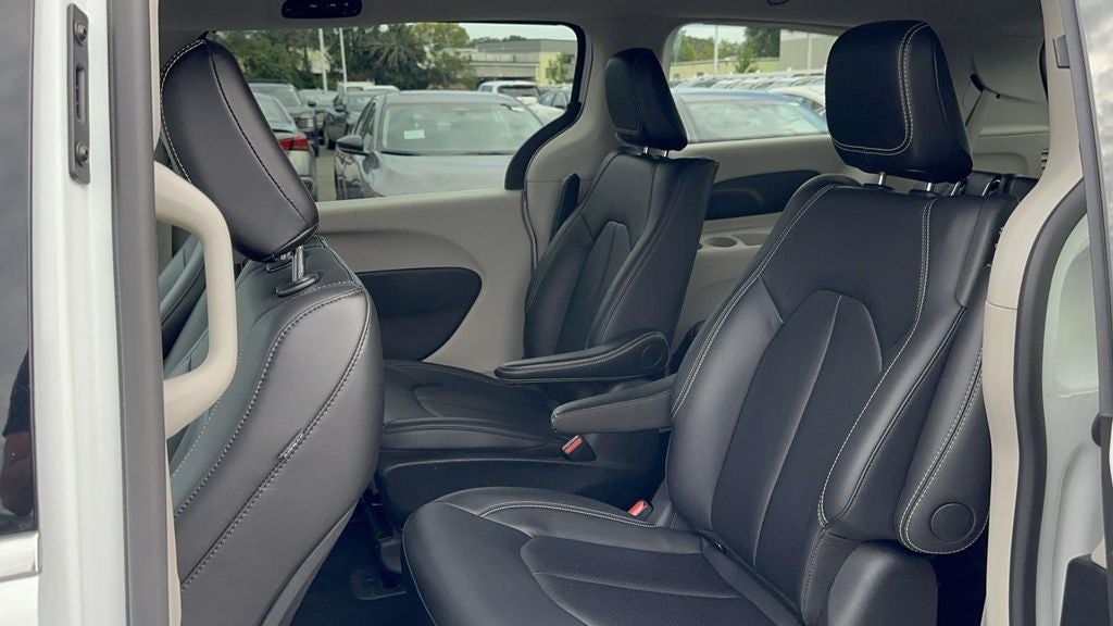 2024 Chrysler Pacifica Hybrid Select