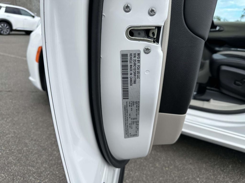 2024 Chrysler Pacifica Hybrid Select