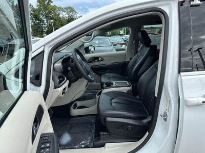 2024 Chrysler Pacifica Hybrid Select