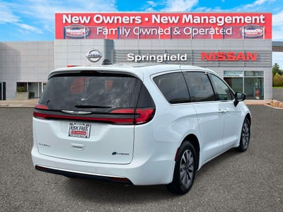 2024 Chrysler Pacifica Hybrid Select