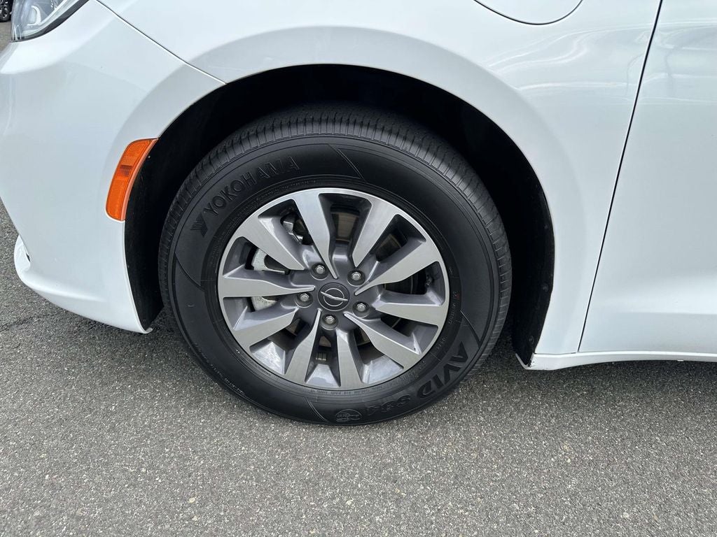 2024 Chrysler Pacifica Hybrid Select
