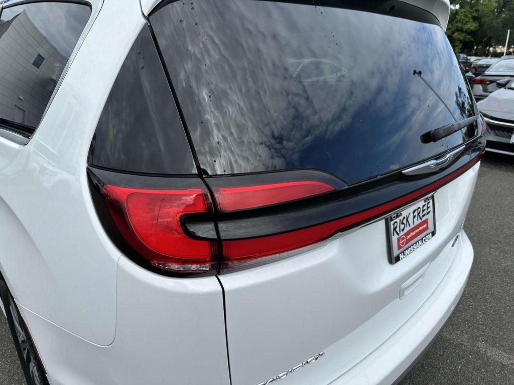 2024 Chrysler Pacifica Hybrid Select