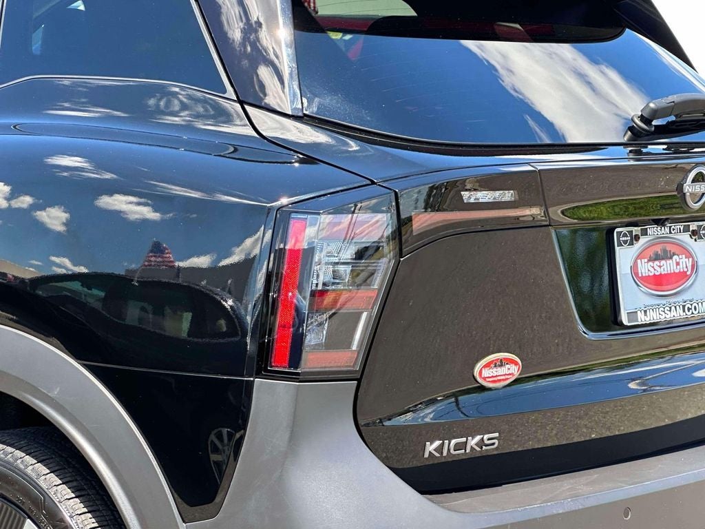 2025 Nissan Kicks SR