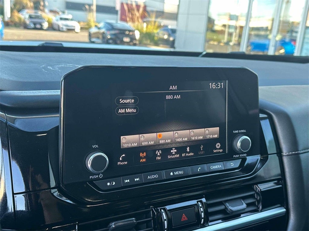 2024 Nissan Pathfinder SV