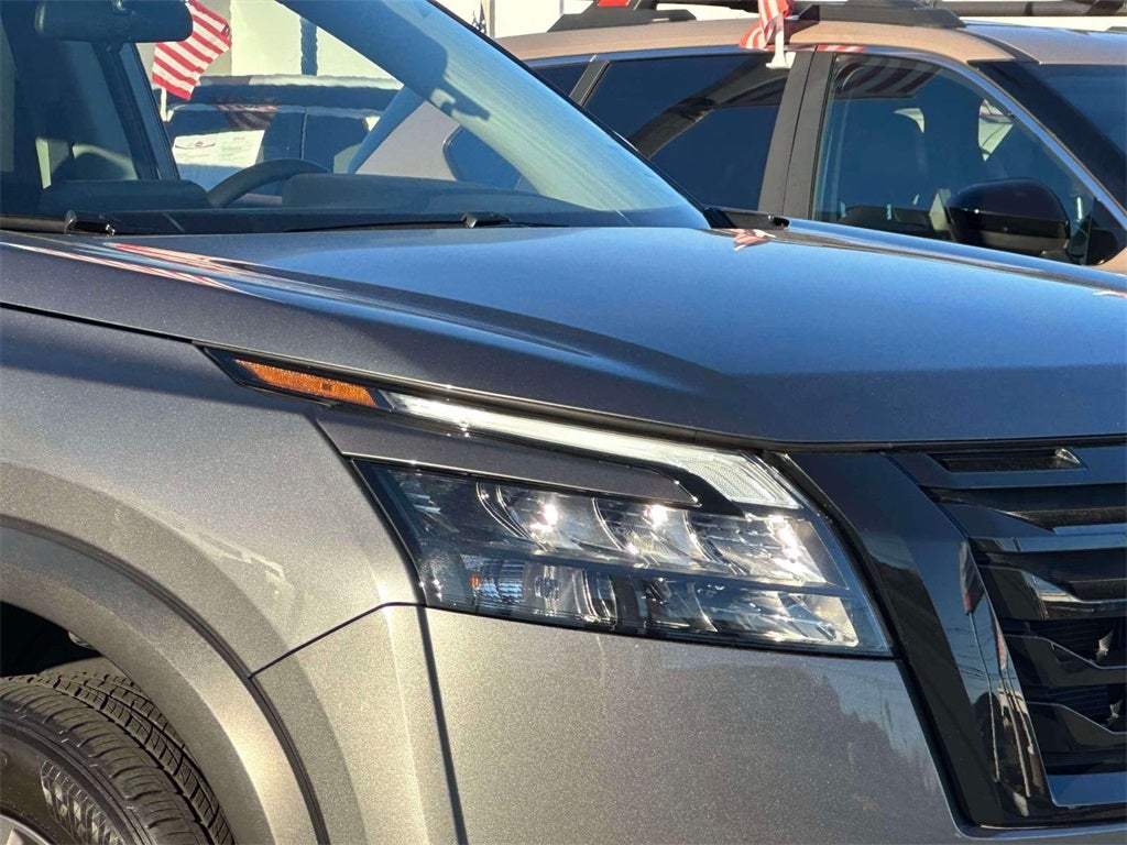 2024 Nissan Pathfinder SV
