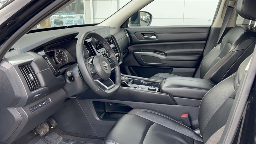 2024 Nissan Pathfinder SL