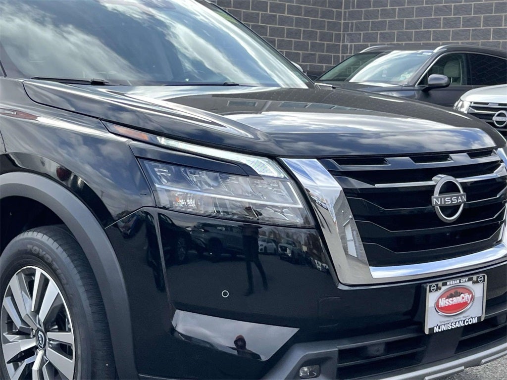 2024 Nissan Pathfinder SL