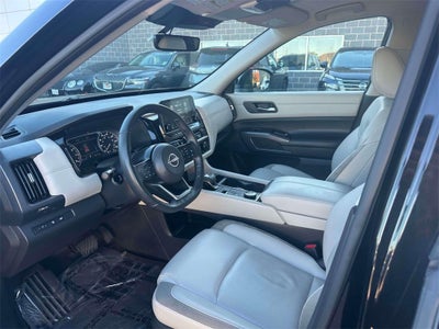 2024 Nissan Pathfinder SL