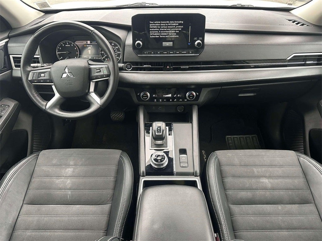 2023 Mitsubishi Outlander SE