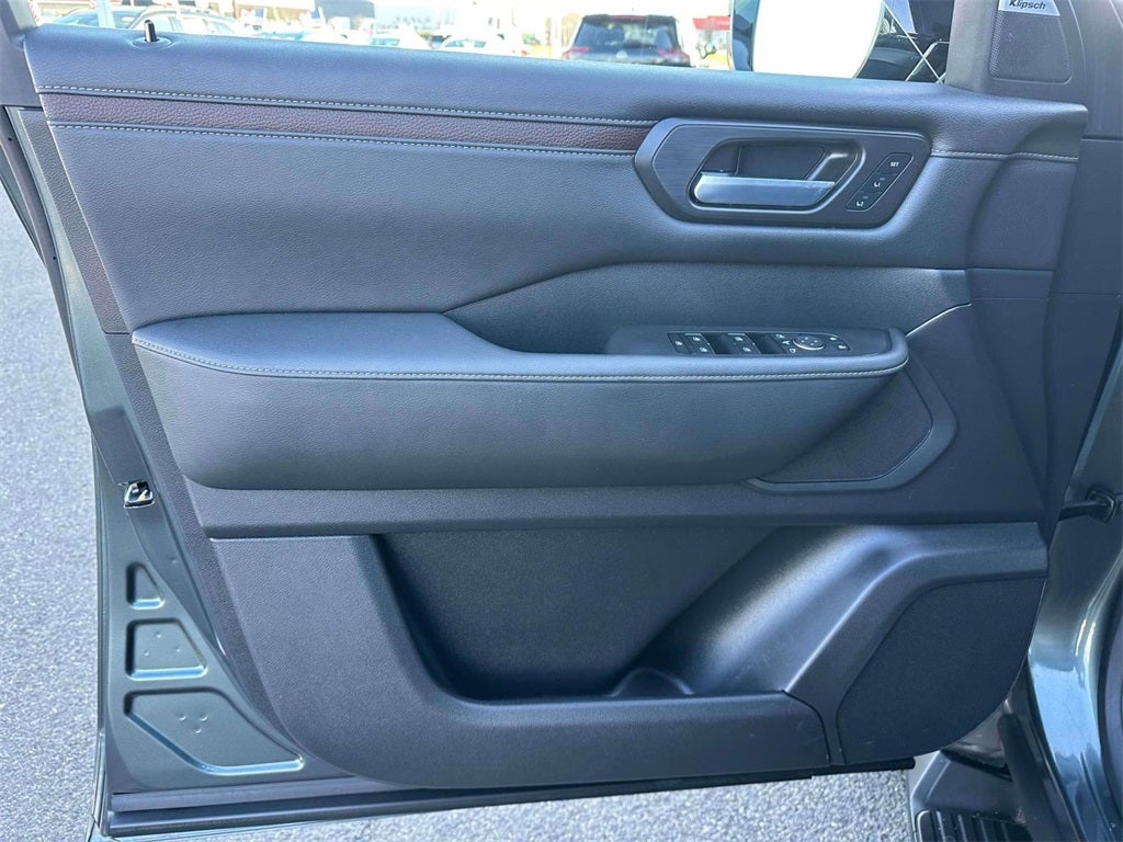 2025 Nissan Armada SL