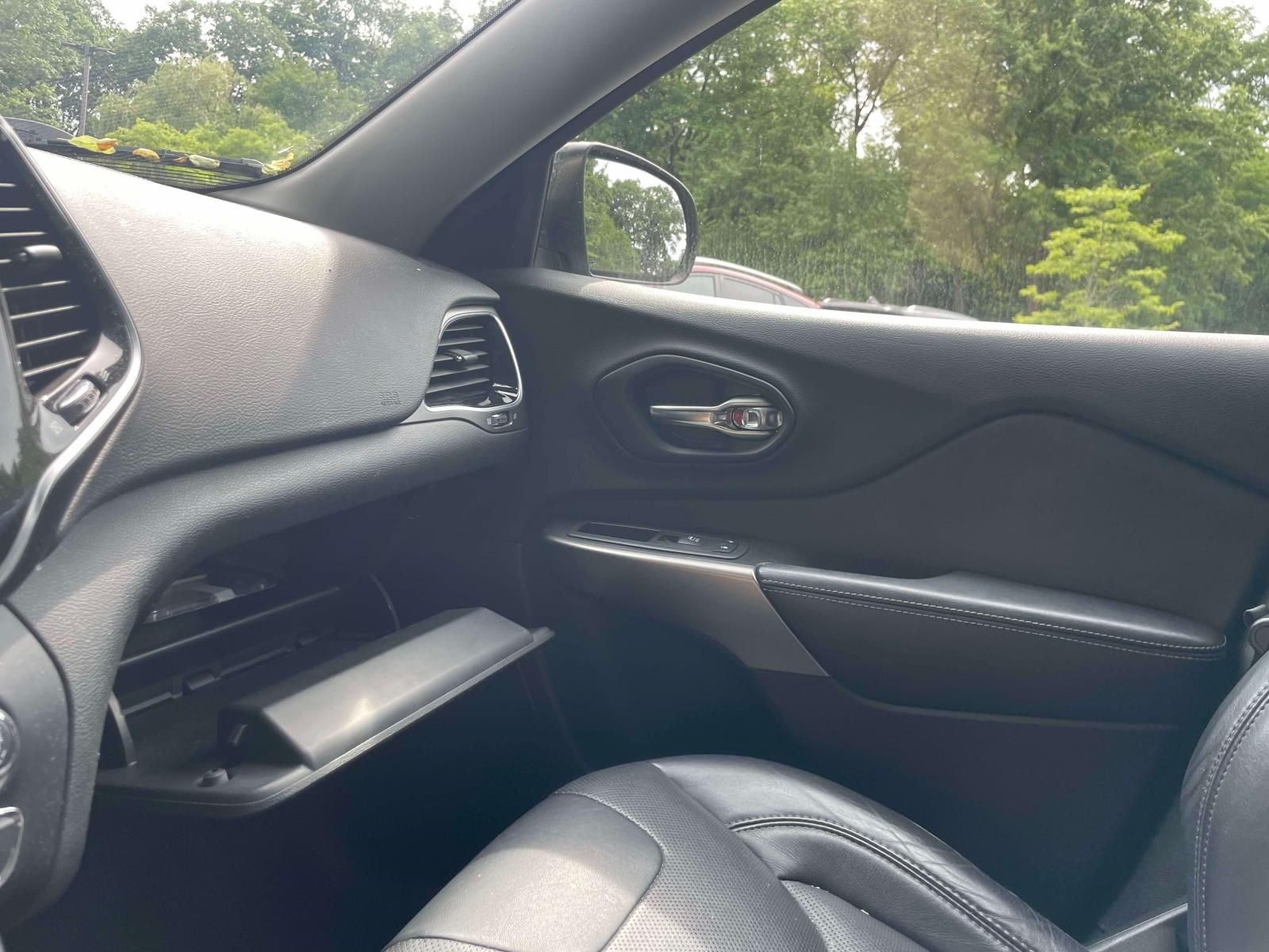 2019 Jeep Cherokee Limited FWD