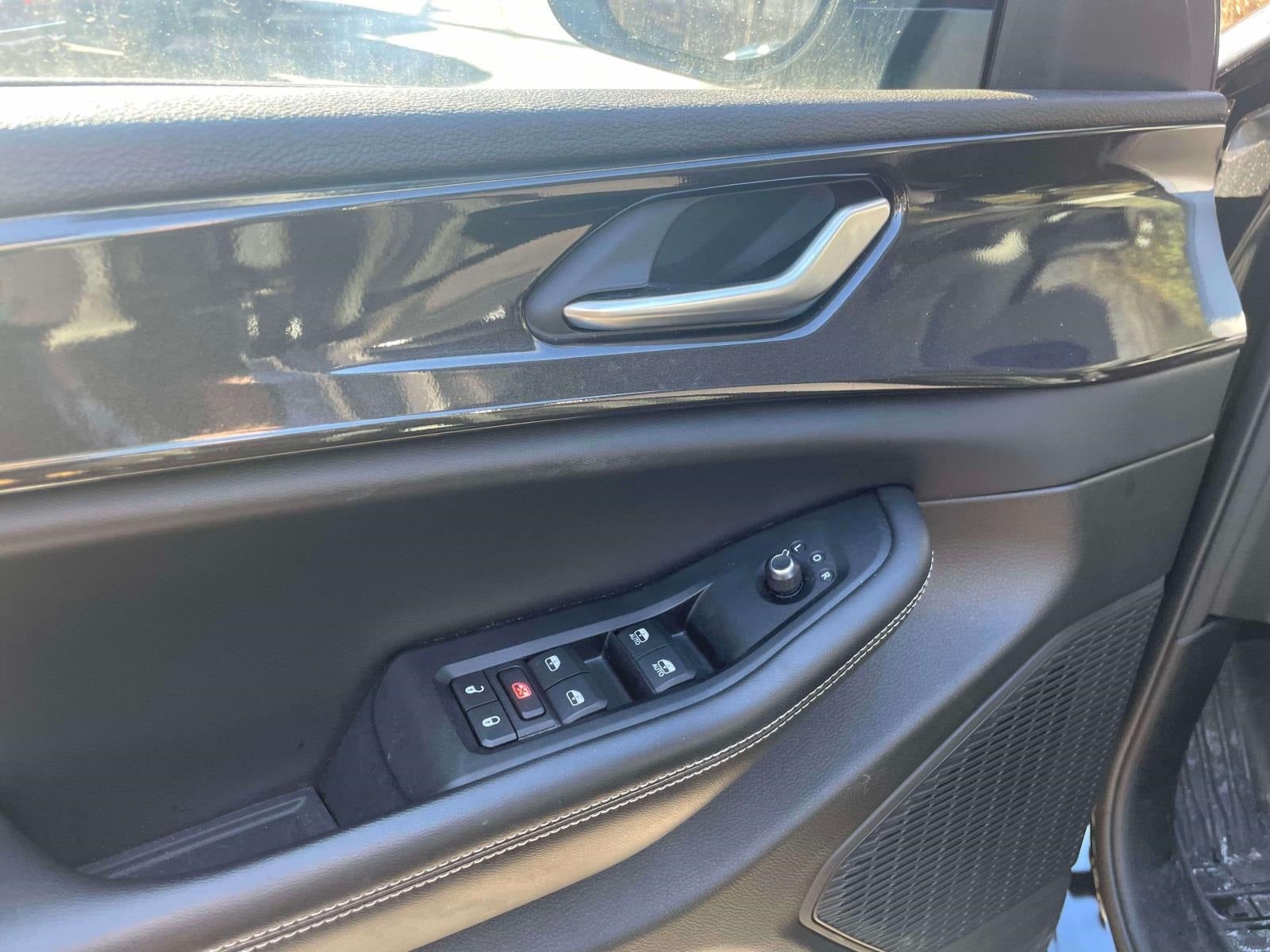 2023 Jeep Grand Cherokee Laredo 4x4