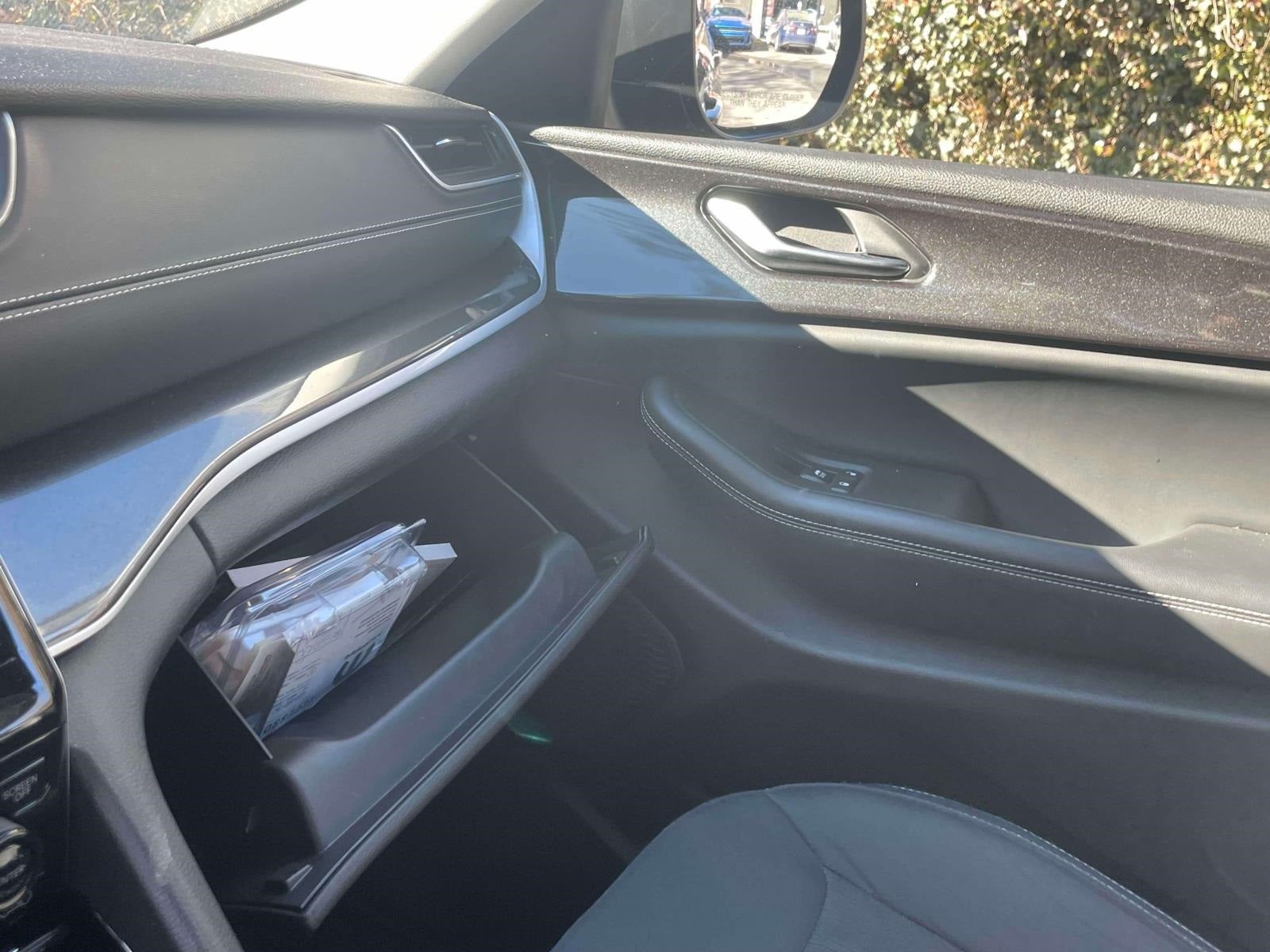 2023 Jeep Grand Cherokee Laredo 4x4