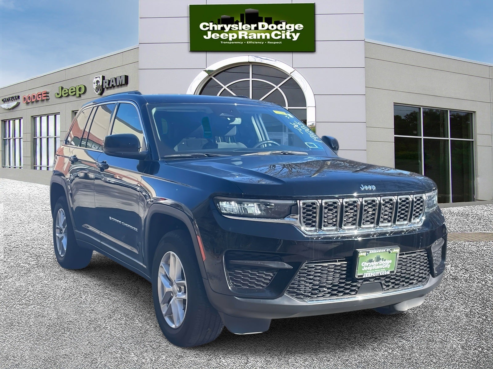 2023 Jeep Grand Cherokee Laredo 4x4