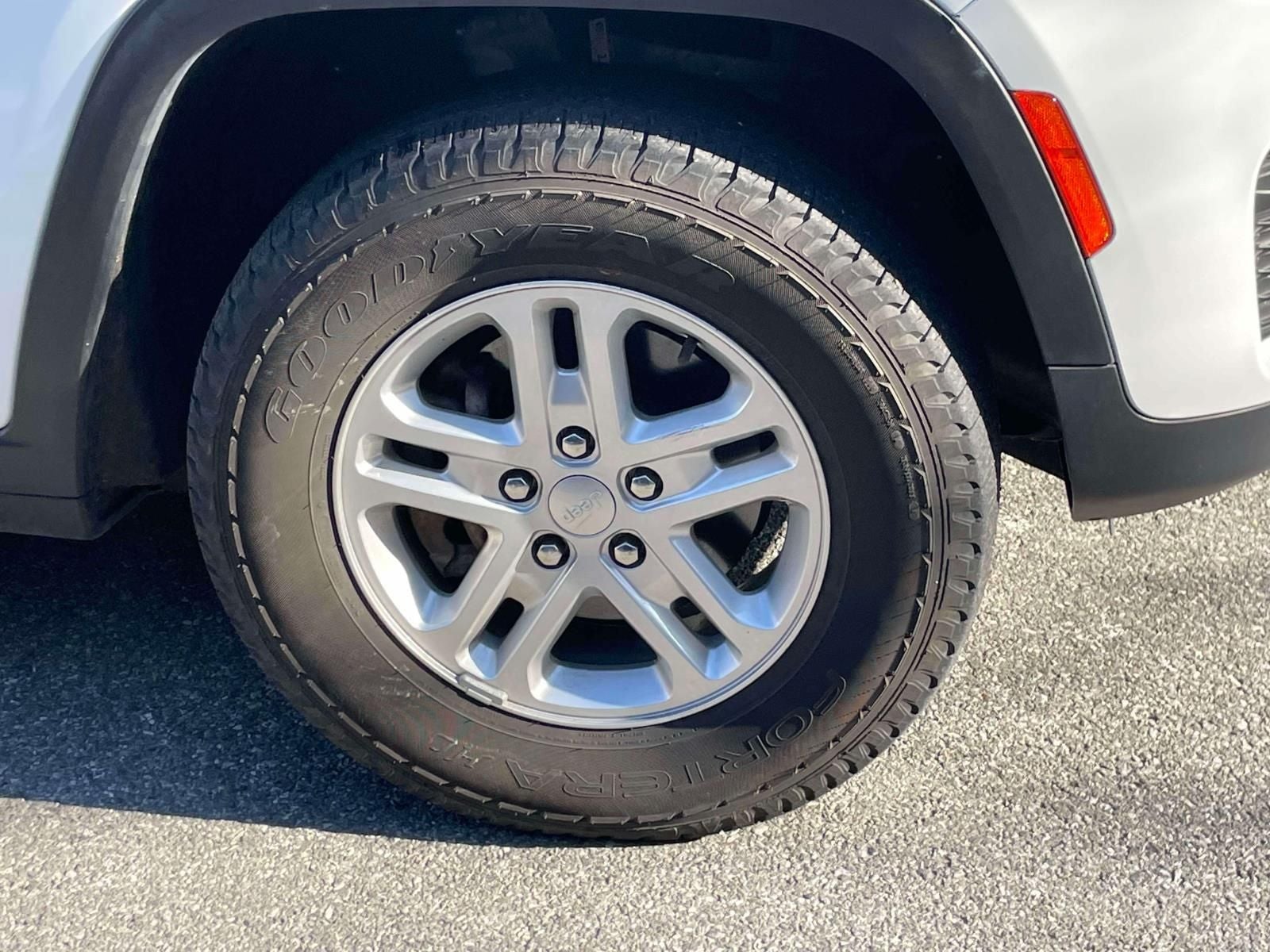 2023 Jeep Grand Cherokee Laredo 4x4