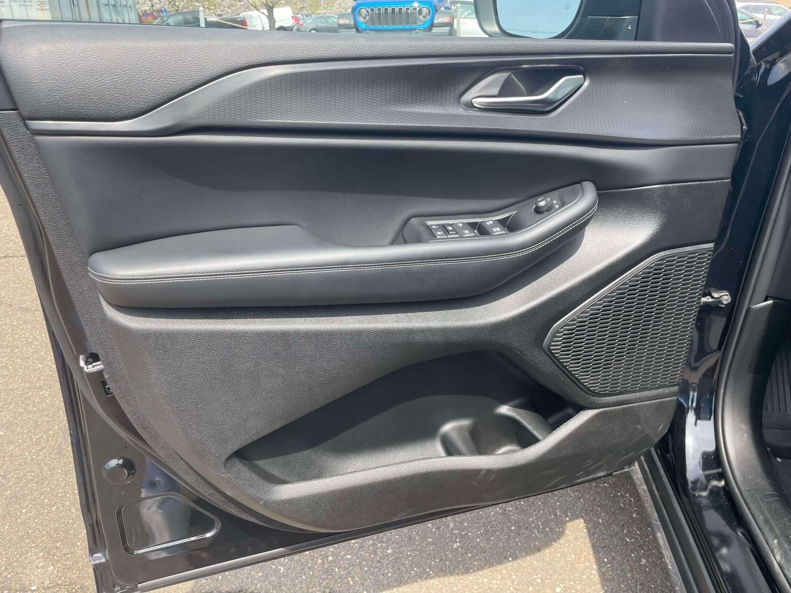 2023 Jeep Grand Cherokee Laredo 4x4