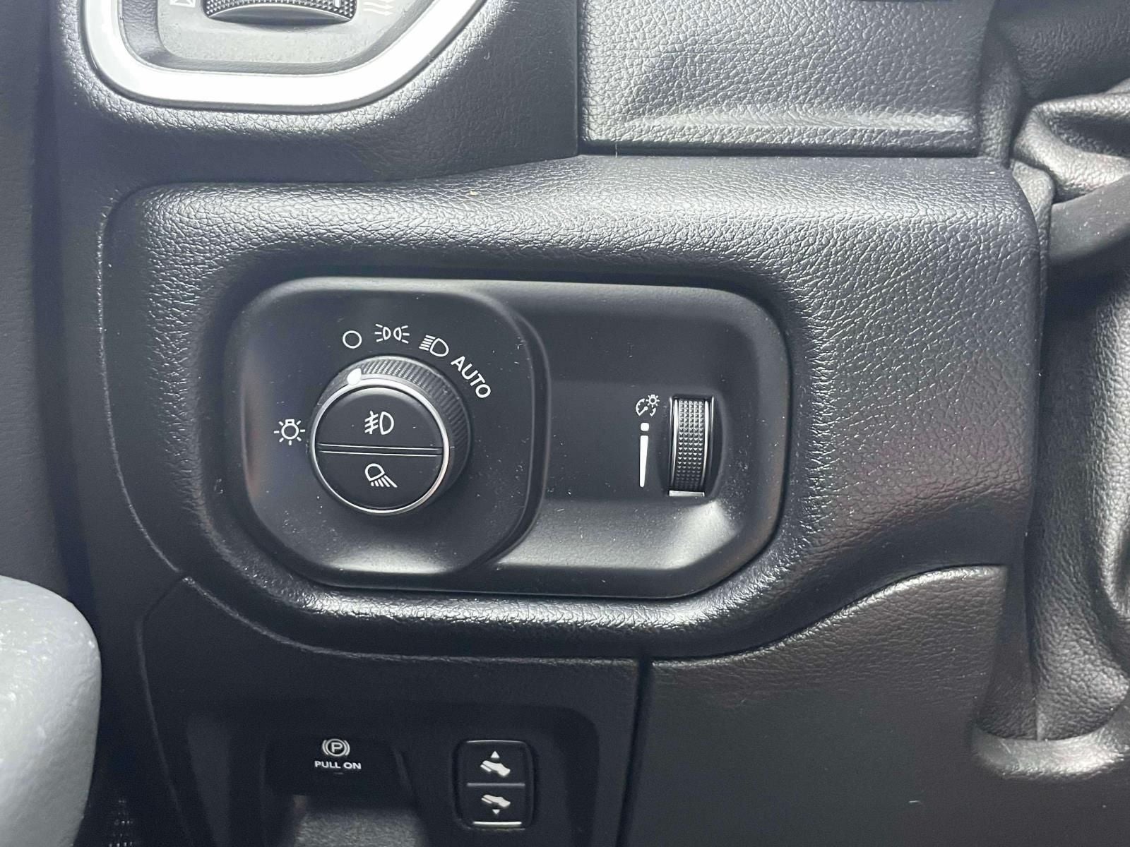2021 RAM 1500 Big Horn Crew Cab 4x4 5'7' Box