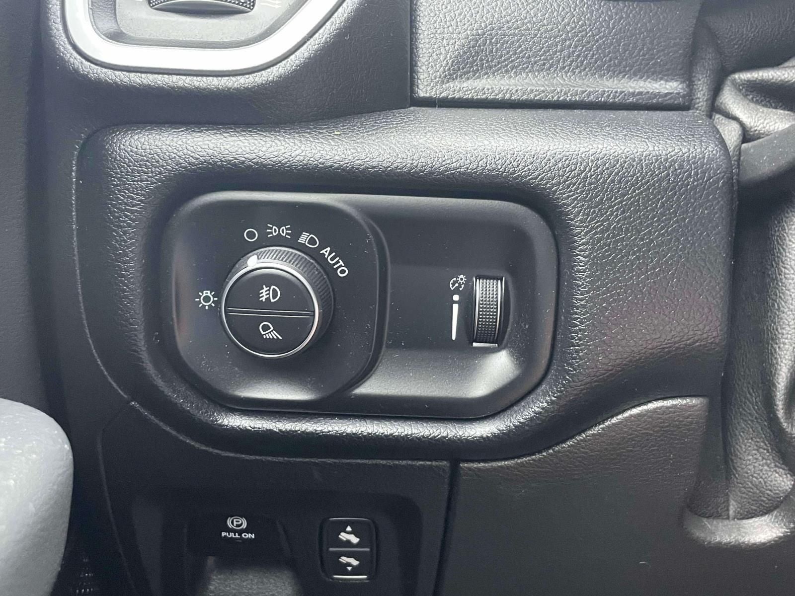 2021 RAM 1500 Big Horn Crew Cab 4x4 5'7' Box