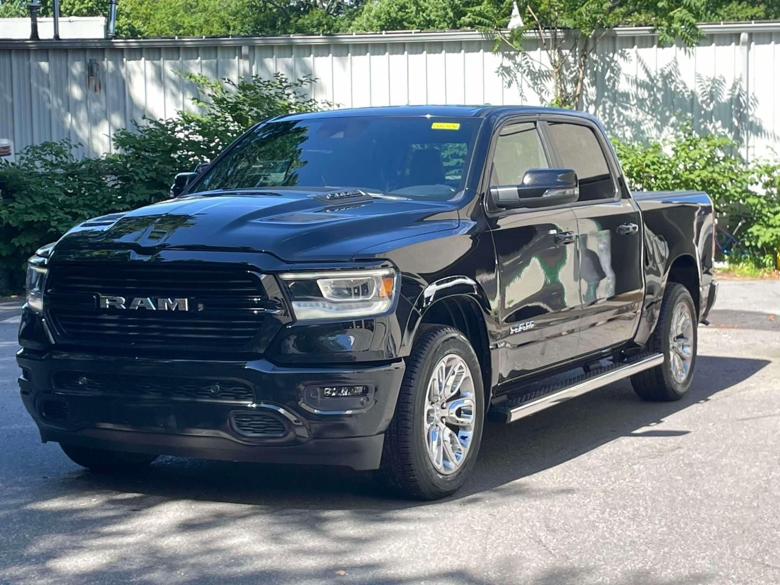 2023 RAM 1500 Laramie Crew Cab 4x4 5'7' Box