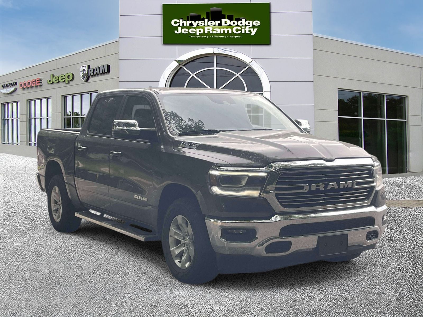 2023 RAM 1500 Laramie Crew Cab 4x4 5'7' Box