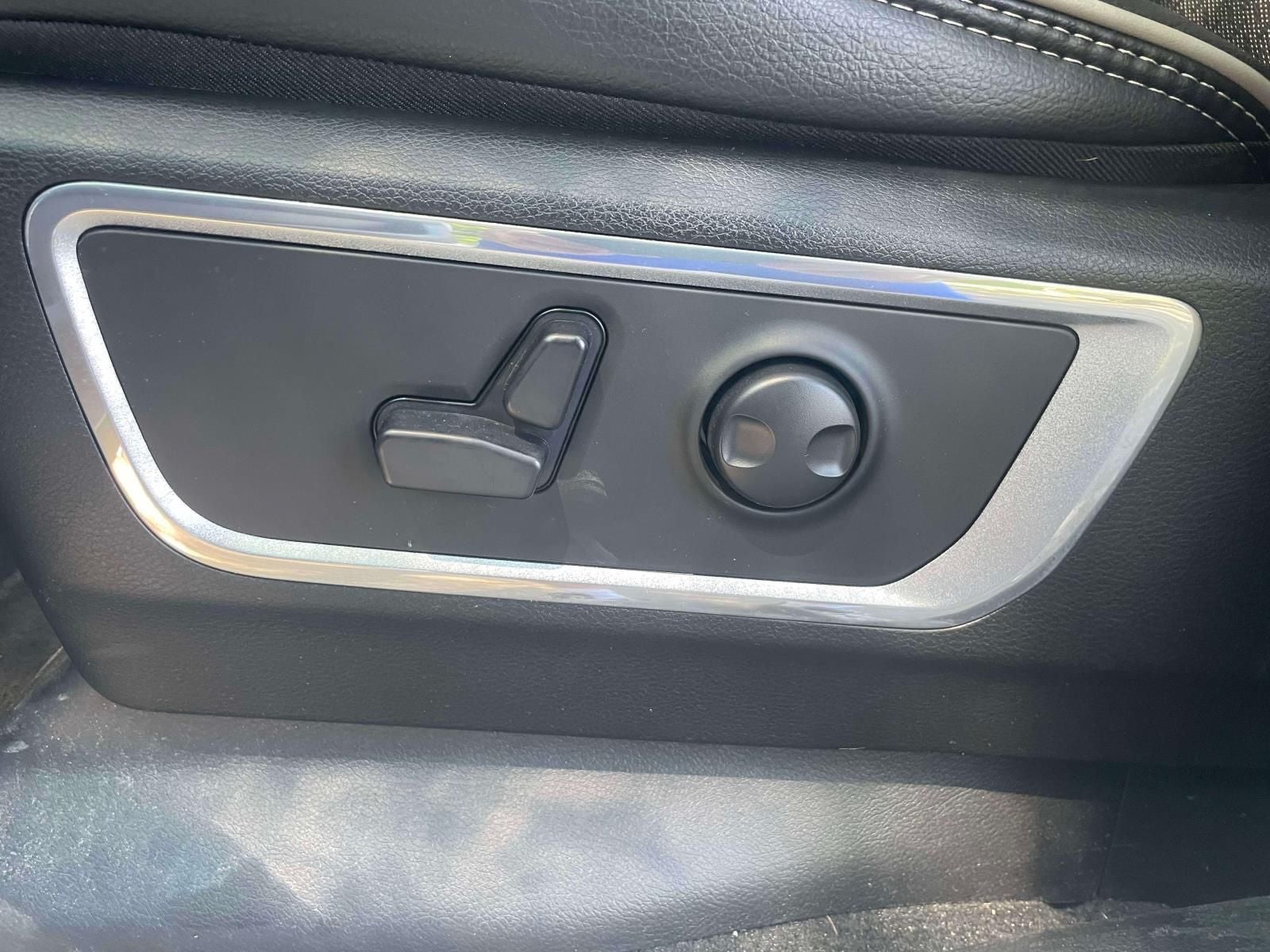 2023 RAM 1500 Laramie Crew Cab 4x4 5'7' Box