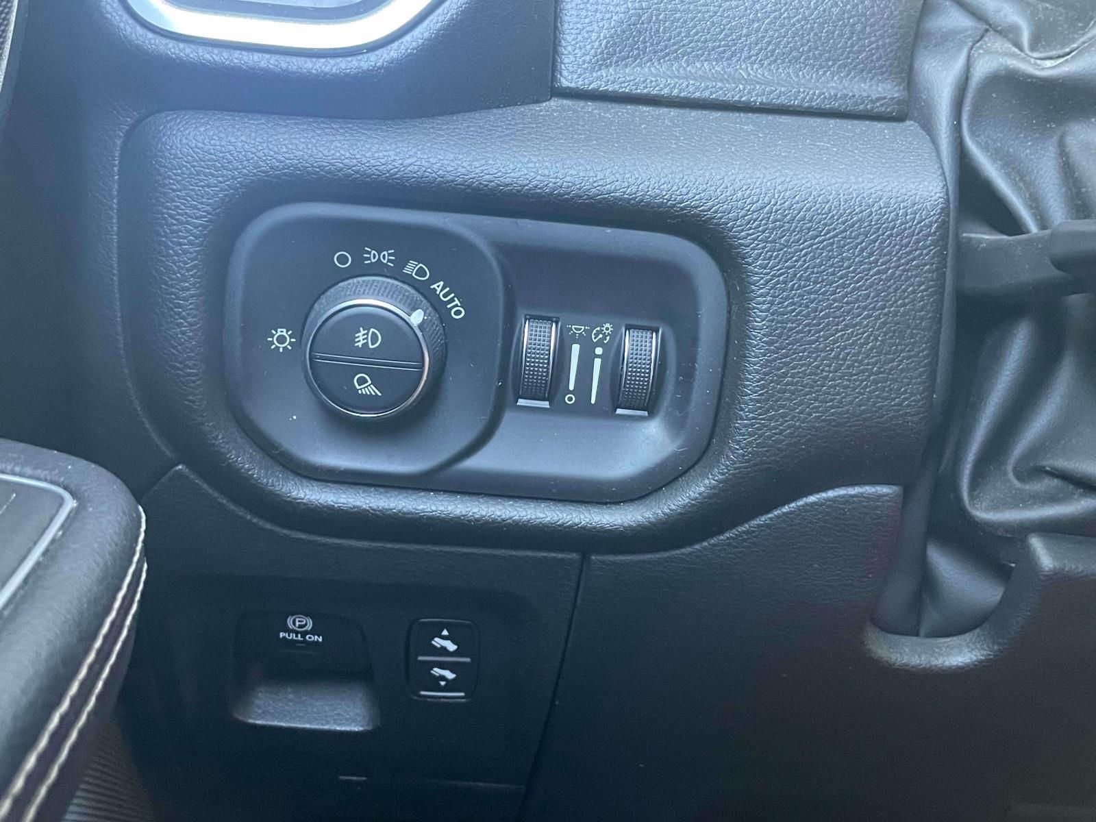 2023 RAM 1500 Laramie Crew Cab 4x4 5'7' Box