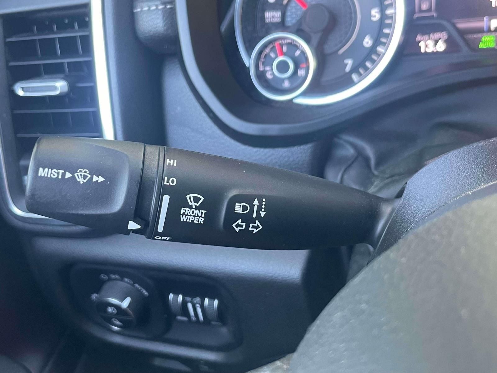 2023 RAM 1500 Laramie Crew Cab 4x4 5'7' Box