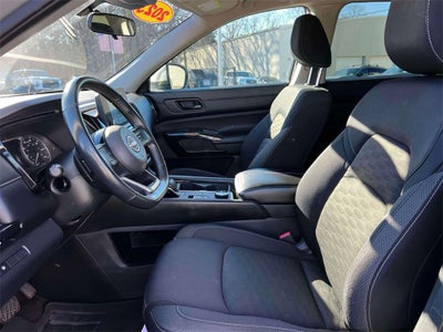 2023 Nissan Pathfinder SV