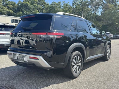 2025 Nissan Pathfinder SL
