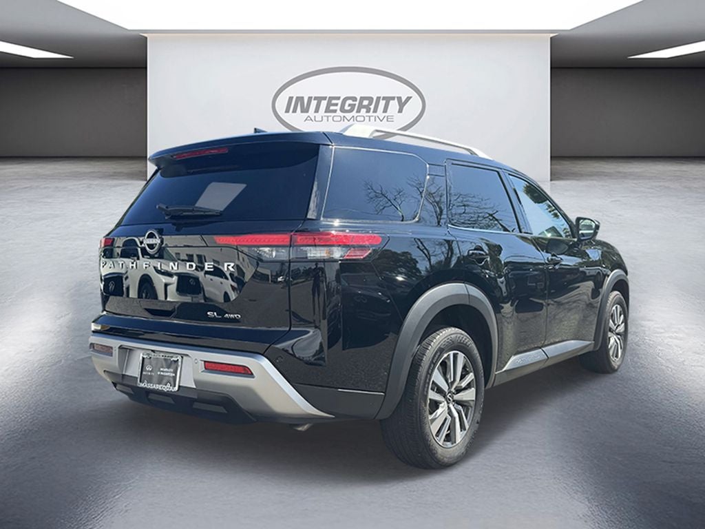 2025 Nissan Pathfinder SL