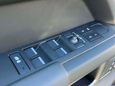 2025 Land Rover Defender 110 S
