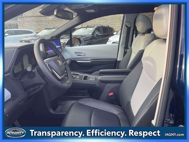2025 Toyota Sienna XSE 7 Passenger