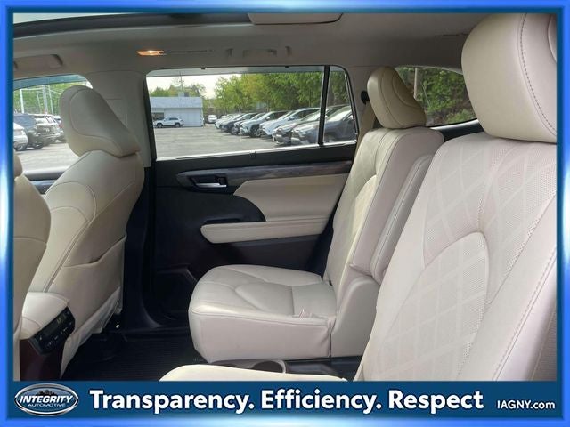2021 Toyota Highlander Hybrid Platinum