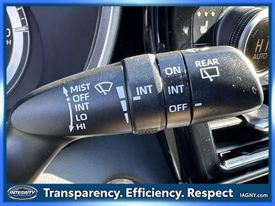 2023 Toyota Highlander XLE 8 PASSENGER BENCH SEATING