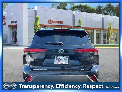 2023 Toyota Highlander XLE 8 PASSENGER BENCH SEATING